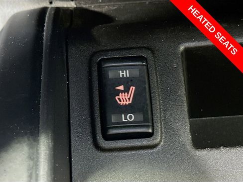 Used 2018 Nissan Titan SV w/ SV Convenience Package image 19