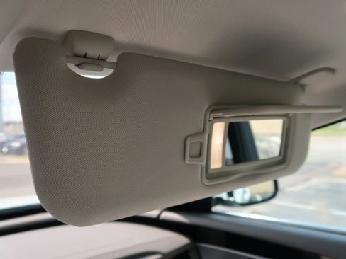 Used 2017 Jaguar XF Prestige image 40