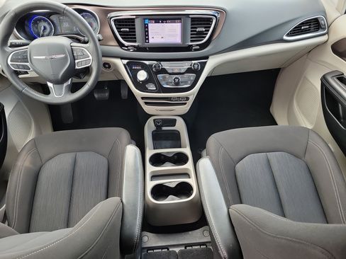 Used 2023 Chrysler Voyager LX FWD image 17