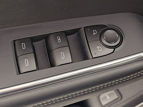 Used 2025 GMC Acadia Elevation image 12