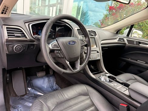 Used 2018 Ford Fusion SE w/ Equipment Group 602A FWD image 14