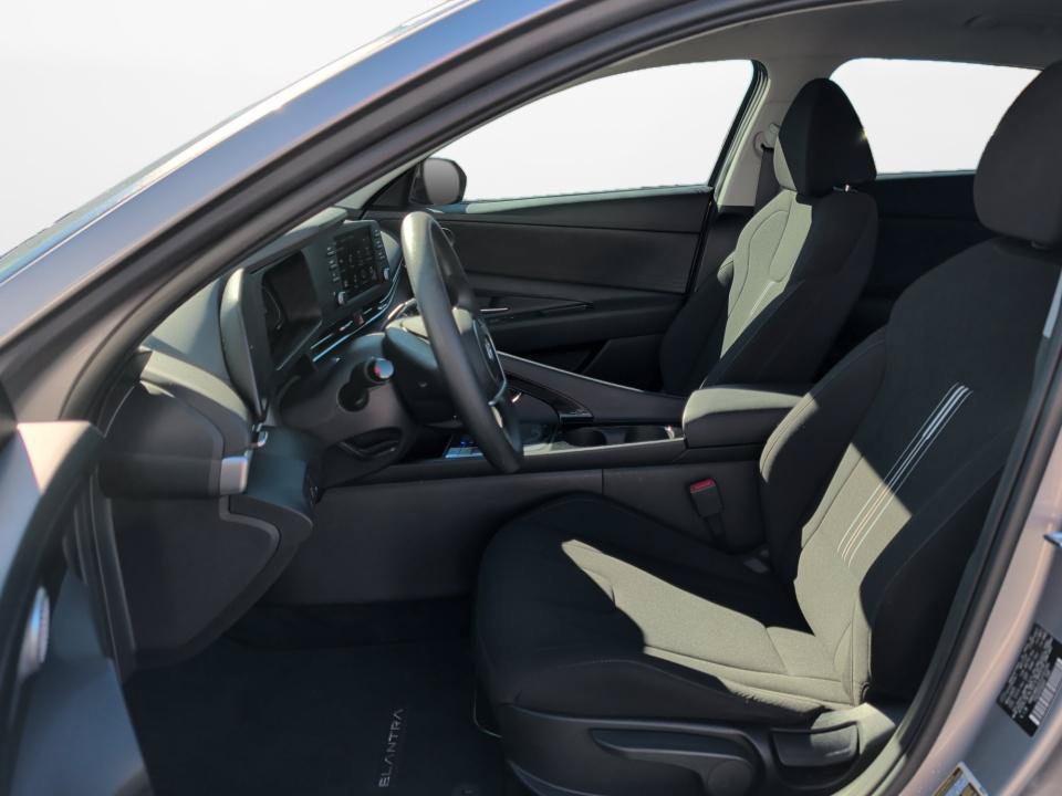 Used 2026 Hyundai Elantra Hybrid FWD image 9
