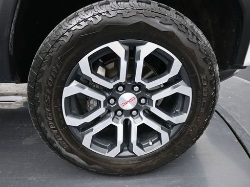 Used 2024 GMC Canyon AT4 w/ Technology Package AWD/4WD image 30
