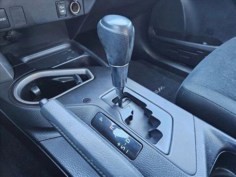 Used 2018 Toyota RAV4 LE image 12