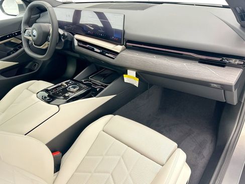 New 2026 BMW 530i RWD image 16