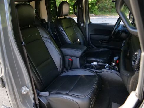 Used 2020 Jeep Gladiator Overland image 38