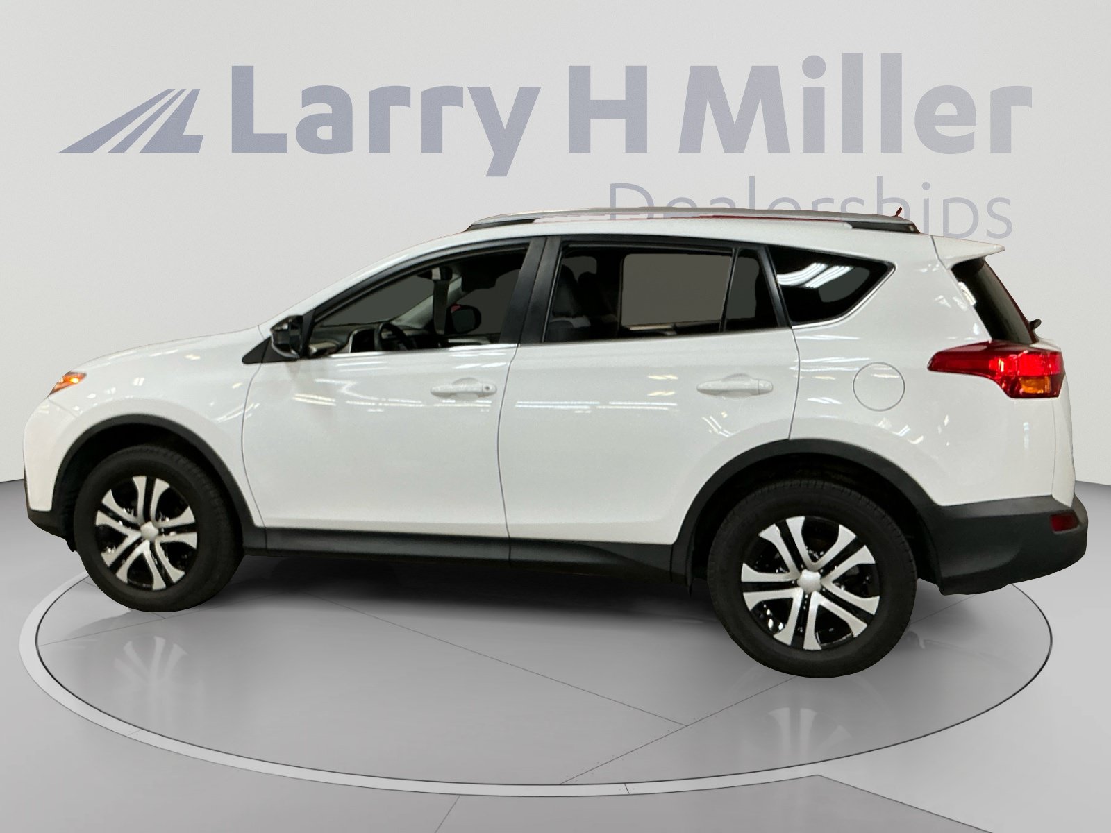 Used 2015 Toyota RAV4 LE AWD/4WD image 2