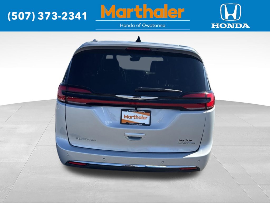 Used 2026 Chrysler Pacifica Limited FWD image 4