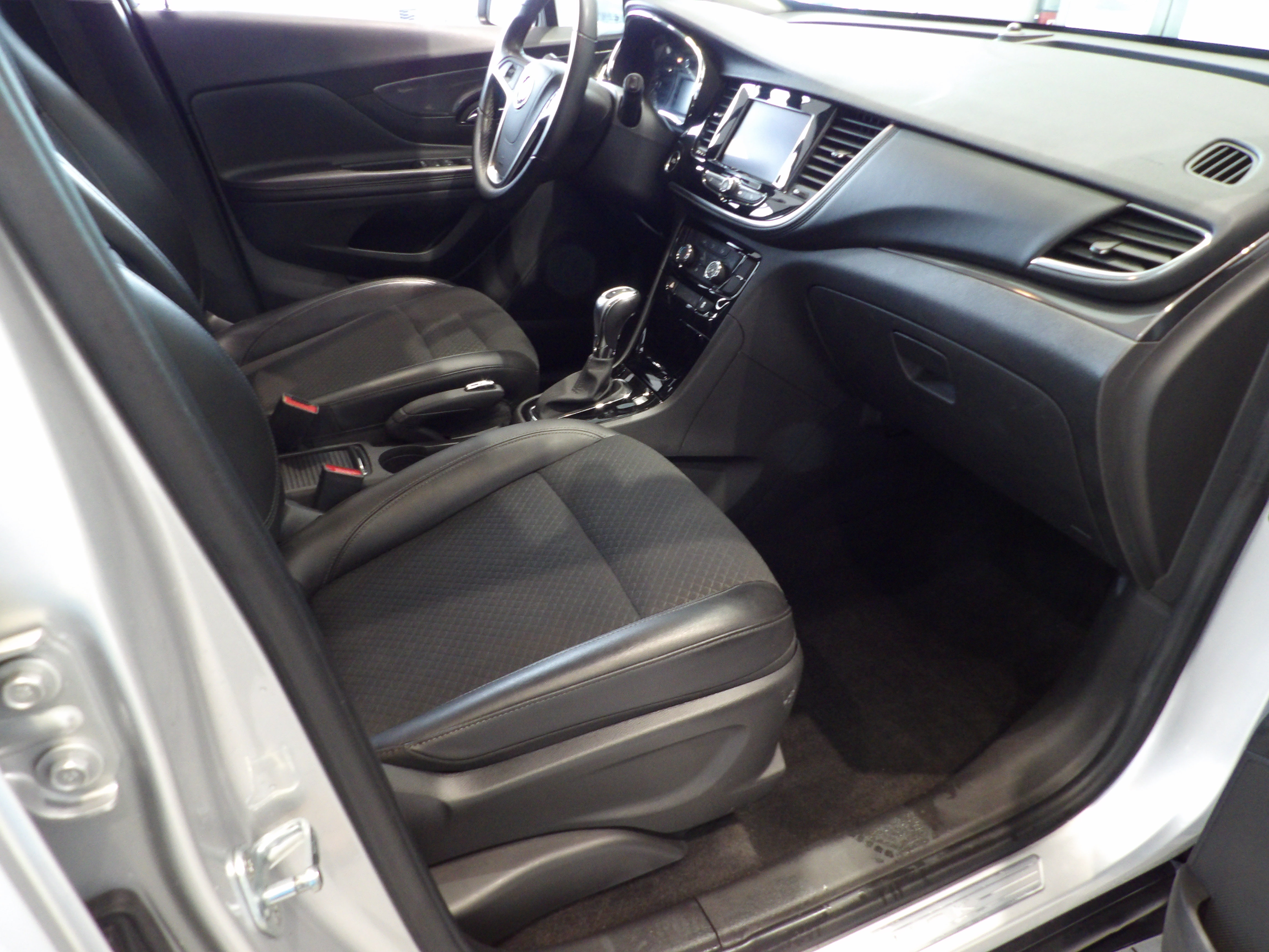 Used 2022 Buick Encore Preferred w/ Safety Package AWD/4WD image 22