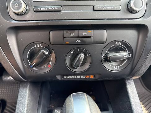 Used 2014 Volkswagen Jetta SE FWD image 27
