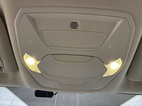 Used 2017 Ford Escape SE image 19