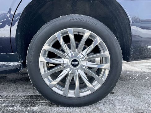 Used 2023 Cadillac Escalade Premium Luxury image 10