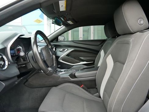 Used 2023 Chevrolet Camaro LT w/ Technology Package image 7