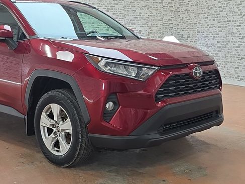 Used 2021 Toyota RAV4 XLE w/ Convenience Package image 7