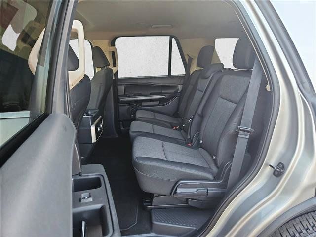 Used 2024 Ford Expedition XLT RWD image 19