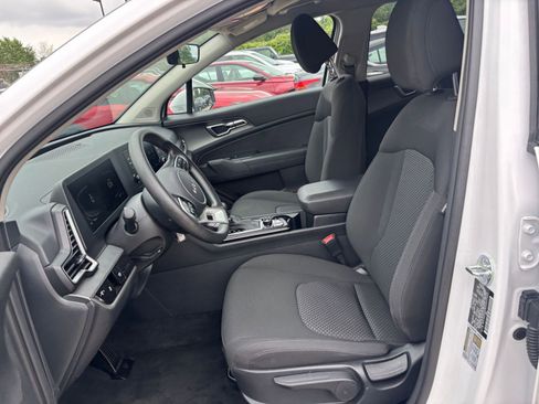 Used 2025 Kia Sportage LX FWD image 25