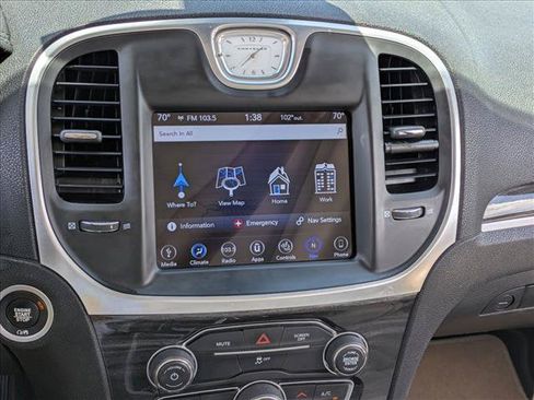 Used 2018 Chrysler 300 Touring L RWD image 10