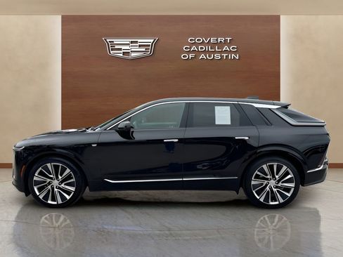 Certified 2025 Cadillac Lyriq Luxury w/ LPO, Floor Liner Package AWD/4WD image 4