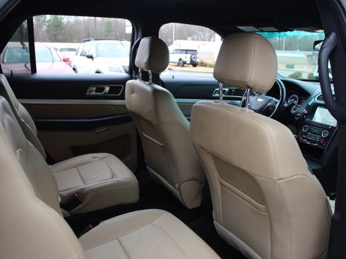 Used 2017 Ford Explorer XLT w/ Equipment Group 202A image 30