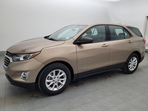 Used 2019 Chevrolet Equinox LS image 2