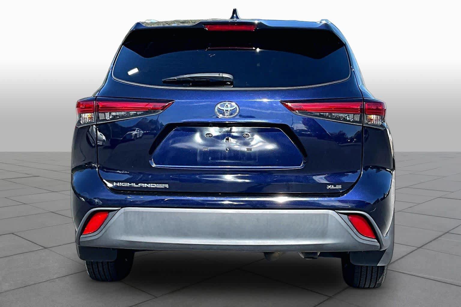 Used 2023 Toyota Highlander XLE FWD image 5