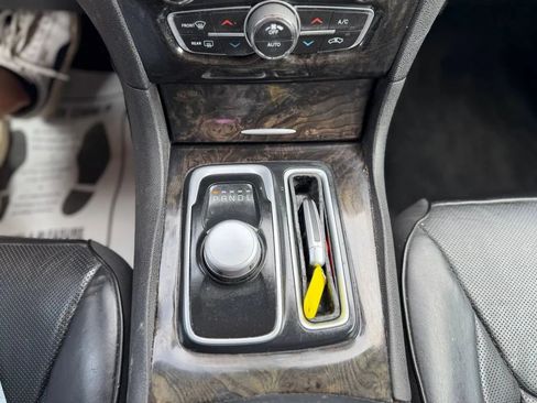 Used 2018 Chrysler 300 Limited RWD image 47