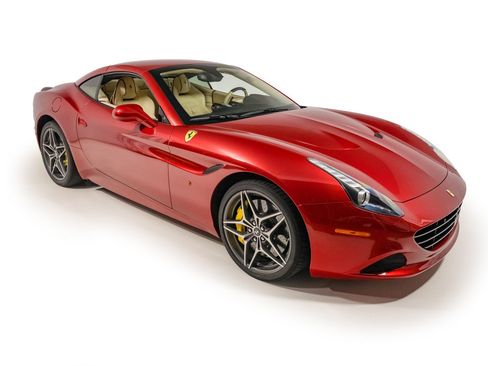 Used 2015 Ferrari California T RWD image 9