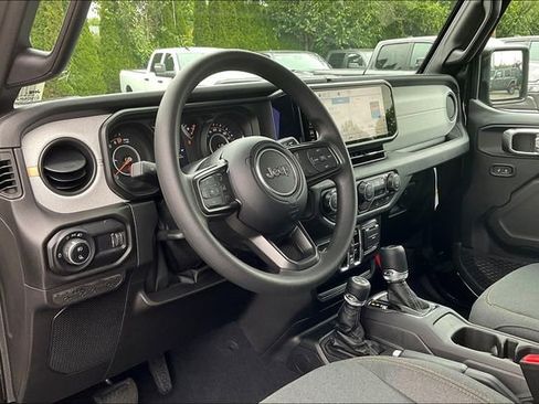 New 2025 Jeep Gladiator Sport image 6