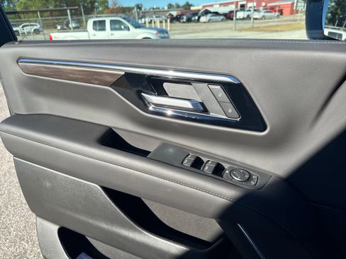 New 2026 Chevrolet Suburban LS image 30