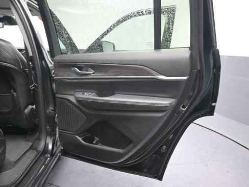 Used 2023 Jeep Grand Cherokee L Limited AWD/4WD image 21