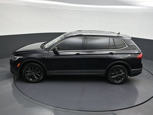 Used 2022 Volkswagen Tiguan SE w/ Panoramic Sunroof Package AWD/4WD image 15