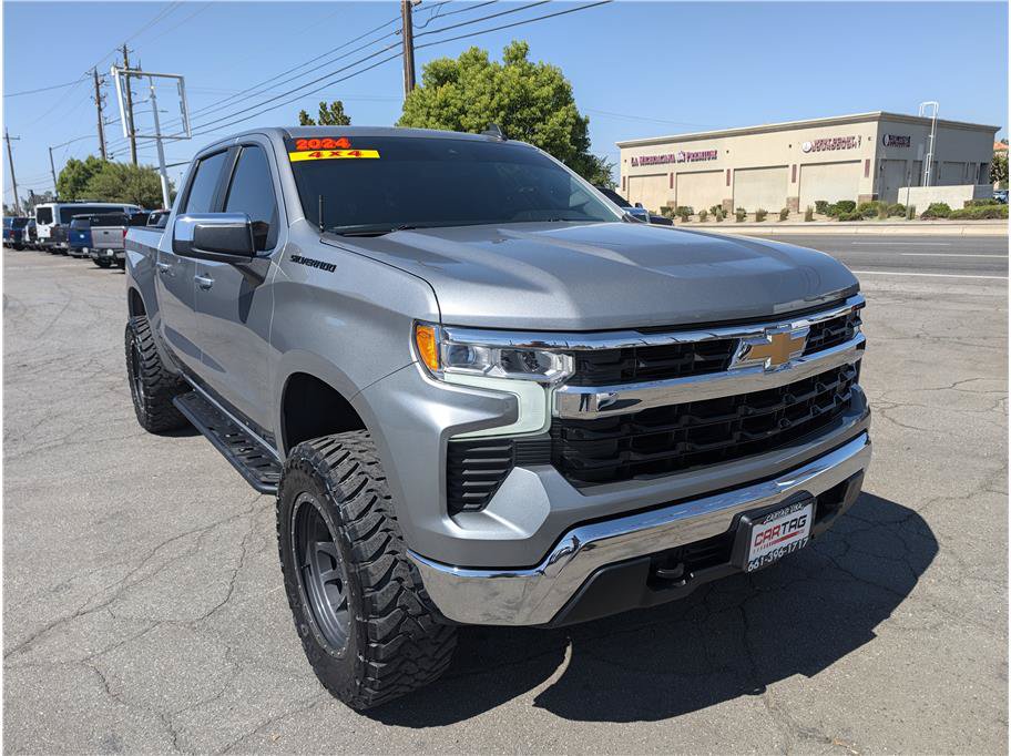 Used 2024 Chevrolet Silverado 1500 LT AWD/4WD image 2
