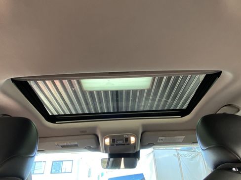 Used 2020 Toyota Highlander XLE image 20