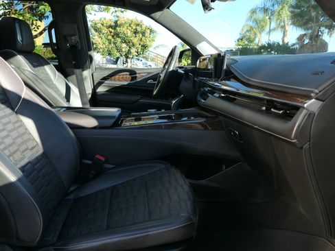 Certified 2023 Cadillac Escalade ESV Sport Platinum w/ Heavy-Duty Trailer Package image 28