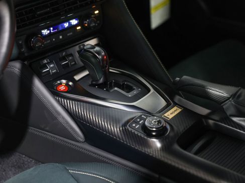 Used 2021 Nissan GT-R Premium image 32