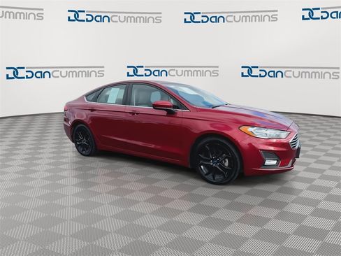 Used 2019 Ford Fusion SE w/ Equipment Group 151A image 2
