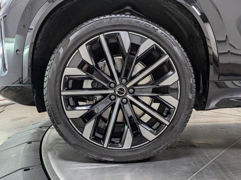 Used 2025 Volvo XC90 B5 Plus w/ Protection Package Premier image 12