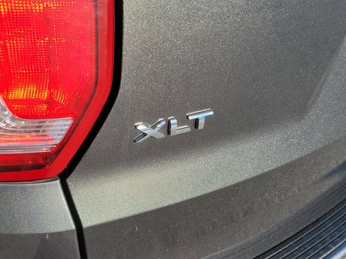 Used 2019 Ford Explorer XLT w/ Equipment Group 202A image 9