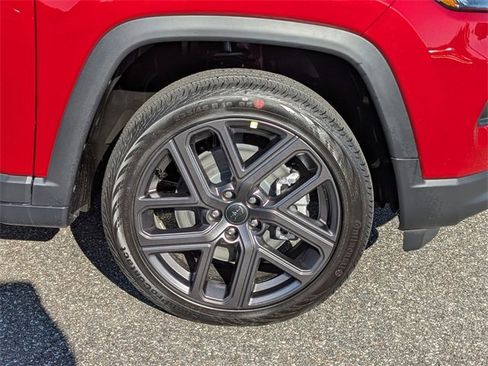 New 2026 Jeep Compass Latitude image 11