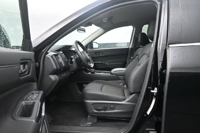 Certified 2025 Nissan Pathfinder SV FWD image 10