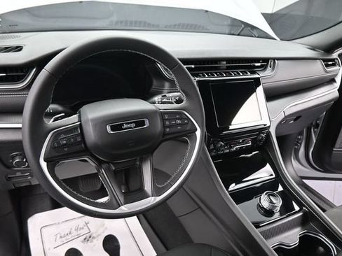 Used 2025 Jeep Grand Cherokee L Laredo AWD/4WD image 28