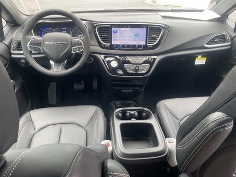 New 2026 Chrysler Voyager LX image 34