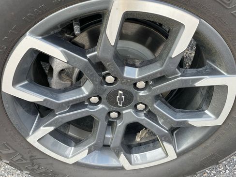 Used 2025 Chevrolet Equinox ACTIV w/ Safety and Technology Package image 18