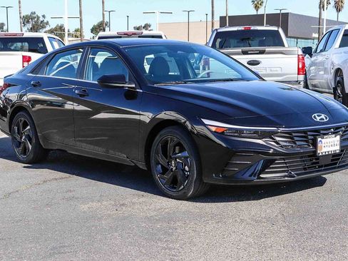 New 2026 Hyundai Elantra SEL Sport FWD image 3