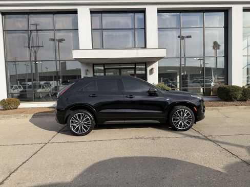Used 2025 Cadillac XT4 Sport image 3