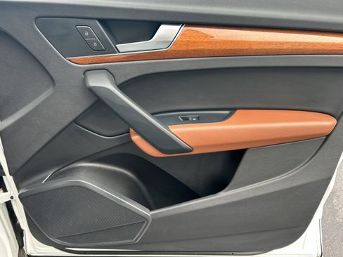 Used 2021 Audi Q5 Premium w/ Convenience Package image 26