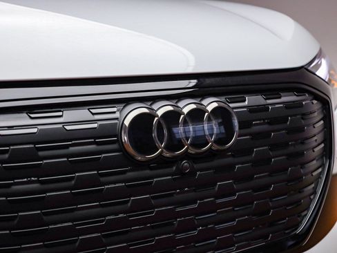 New 2026 Audi Q4 e-tron Premium image 7