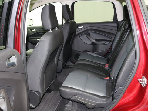 Used 2018 Ford Escape SE w/ Ford Safe & Smart Package image 3