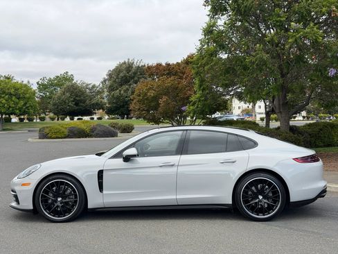 Used 2020 Porsche Panamera image 2