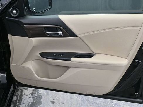 Used 2017 Honda Accord EX-L image 9